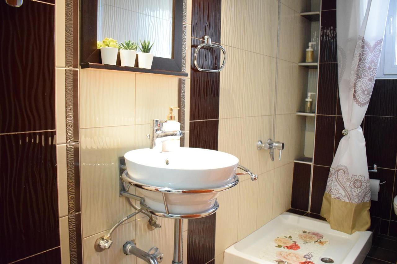 Five Stars In Trikala Apartment Exterior photo